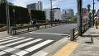 よく見ると作りが凝っていますが・・・