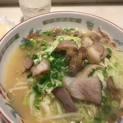 独特の塩味系ラーメン。黒豚チャーシューたっぷり