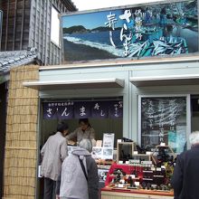 屋台風のお店ですが、きれいになっていました