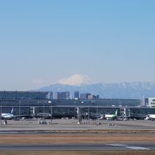 滑走路と富士山