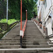 階段を上ります