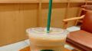 地下のスタバへ