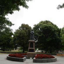 ビクトリア女王像