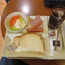 トーストの朝食