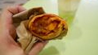 たっぷりフィリングのカリーパフ「Rolina」