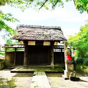 称名寺参道を仁王門に向かって左手に　称名寺塔頭光明院表門 