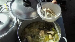 夕方から屋台が出ます