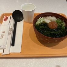 冷やし梅わかめうどん