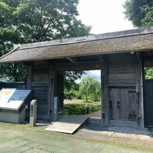 入り口の門～元は八戸城東門