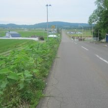 8号道路を登り切った辺りから、お店が左手に見えます