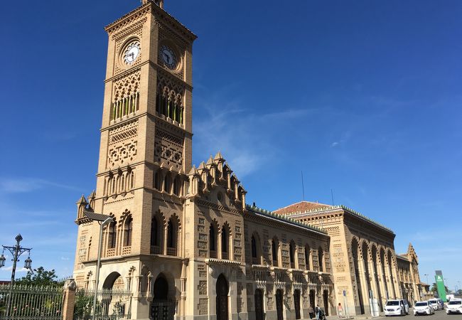 イスラム風の美しい駅舎