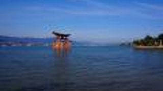 干潮時は近くまで行けます