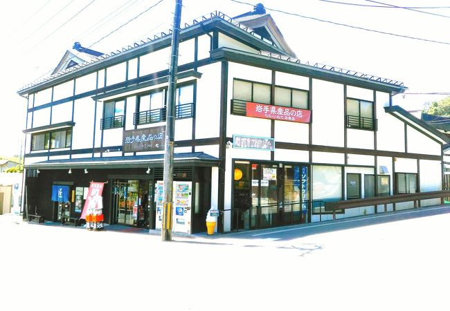 (ららいわて平泉)　門前の店に相応しい店構えです