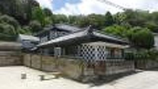 なまこ壁の趣ある邸宅