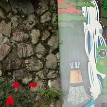 神社に行く途中にある