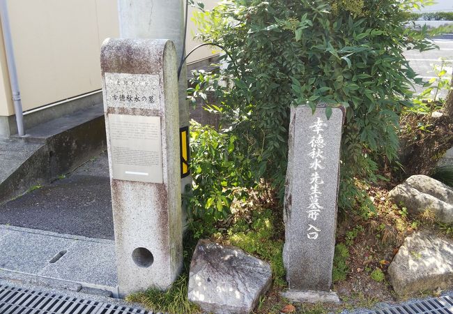 橿原市内でお墓じまい 橿原市営香久山墓園で巻石の修繕をいたしました 奈良の墓石専門店 免震の特許技術で安心を石昭石材店