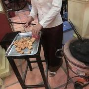 焼き菓子の作っている所が見える