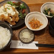 小鉢が２品衝いた定食