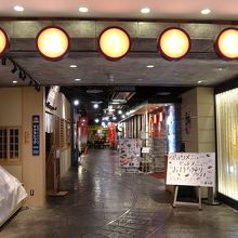 市電通り食堂街の入り口です。