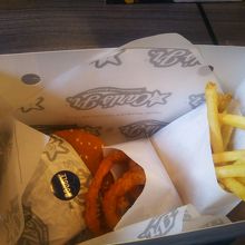 ハンバーガーとオニオンリング