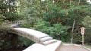 石造りの橋で、たいへんきれい