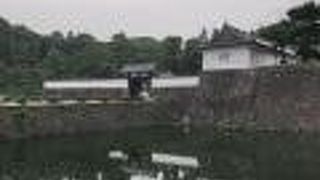 内堀通りと桜田門を結ぶ橋というよりも道路かな