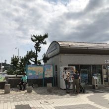 片瀬江の島駅の方から