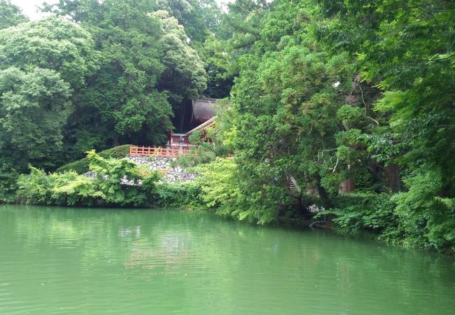 葛城の道にある立派な神社と庭園