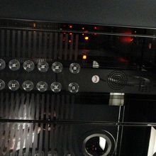 エレベーター内部です。