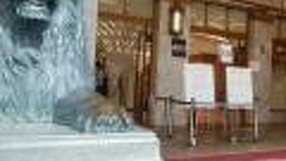 三越日本橋　出入り口を制限中