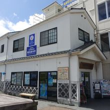 東急向かいの観光案内所