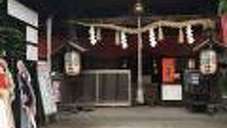 長い倉庫がある