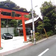 東京大学 池之端門のすぐそばにあるこじんまりとした神社