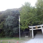 石清水八幡宮の参道登山口がこの神社横てから始まります