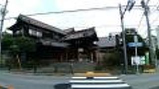 素晴らしい伝統的な建築なので、必見です。