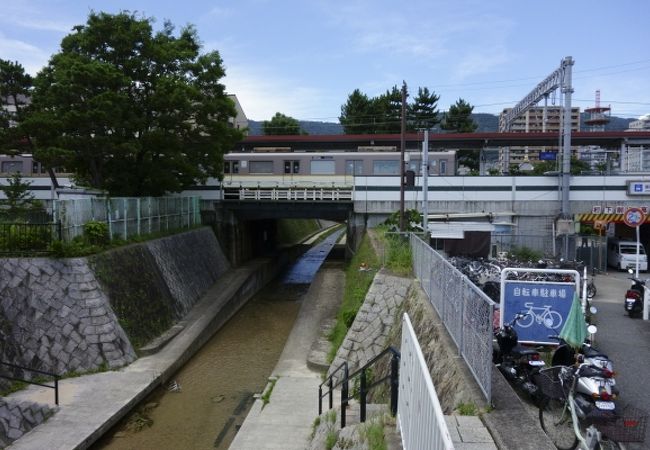 阪神電車石屋川駅付近の景色