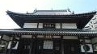 威風堂々とした江戸時代の本格的仏教建築