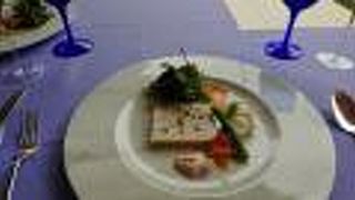 緑あふれる庭園を眺めながらのランチ