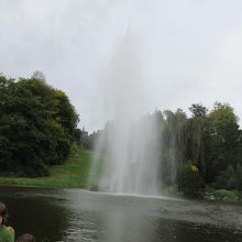 大噴水ショー・大噴水の池