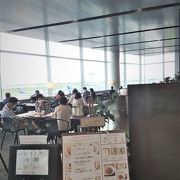 羽田空港の第二ターミナルの展望のよい喫茶店
