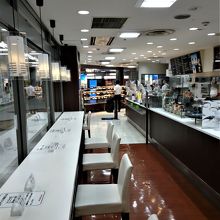 コロナのせいで席の間隔を開けてあった