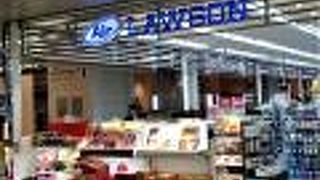 羽田空港の大型コンビニ