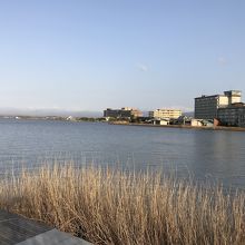 湖畔側からの風景