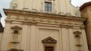 ヴァヴェル大聖堂近くのグロツカ通り沿いに