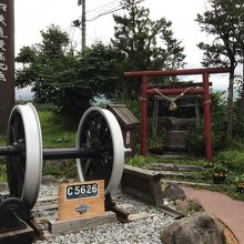 鳥居も小さめのものです。