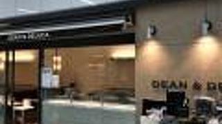 羽田空港第一ターミナルのカフェ