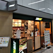 この目立たない場所で長いこと営業している