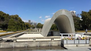 原爆の被害を伝える