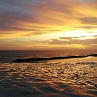 プールからの夕陽