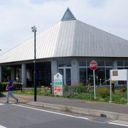 新川サイクリングロードと国道16号線と交叉するところに道の駅があり、車とサイクリストが両方休憩できる道の駅